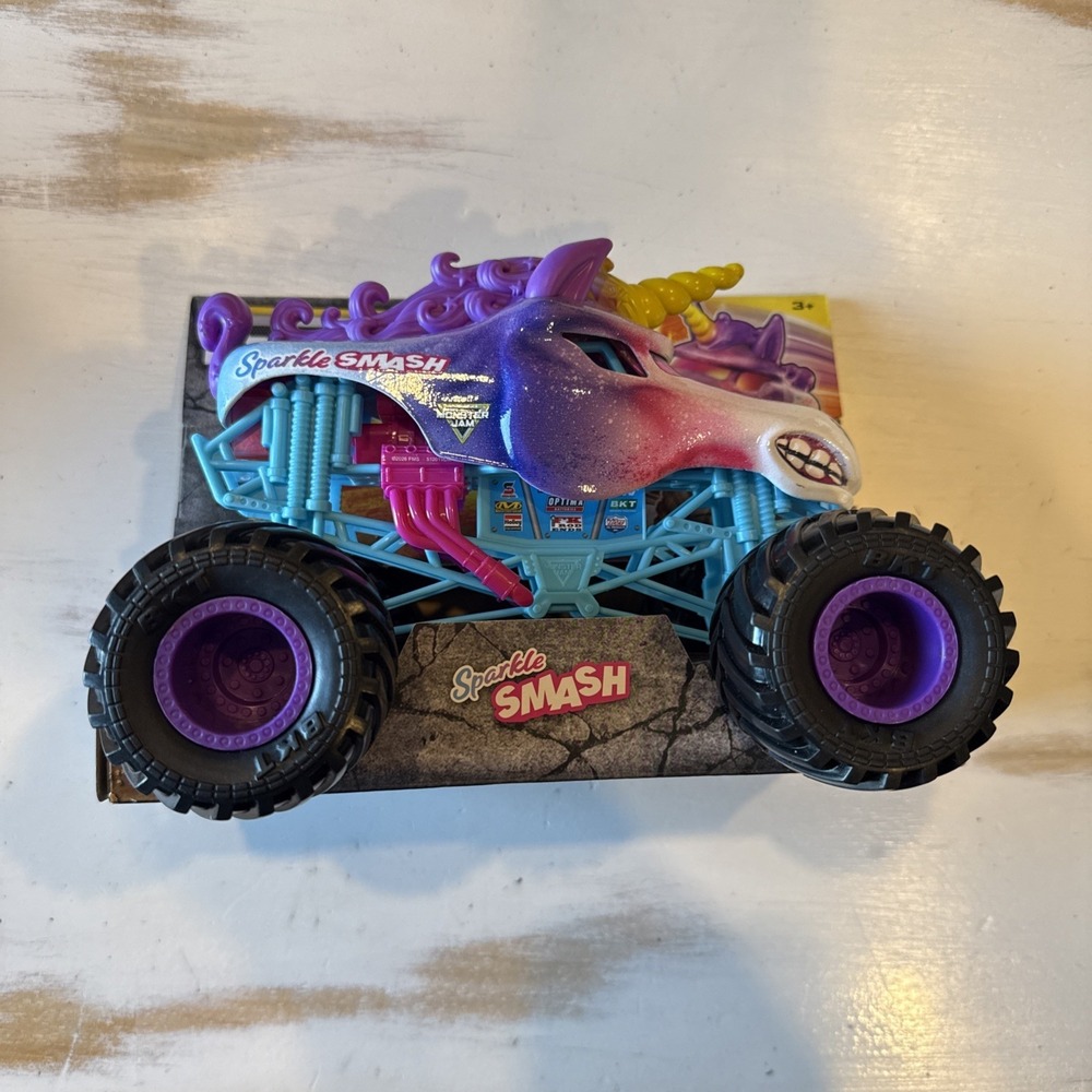 Monster Jam - Sparkle Smash Monster Truck (1:24 Scale, Series 26) BRAND NEW
